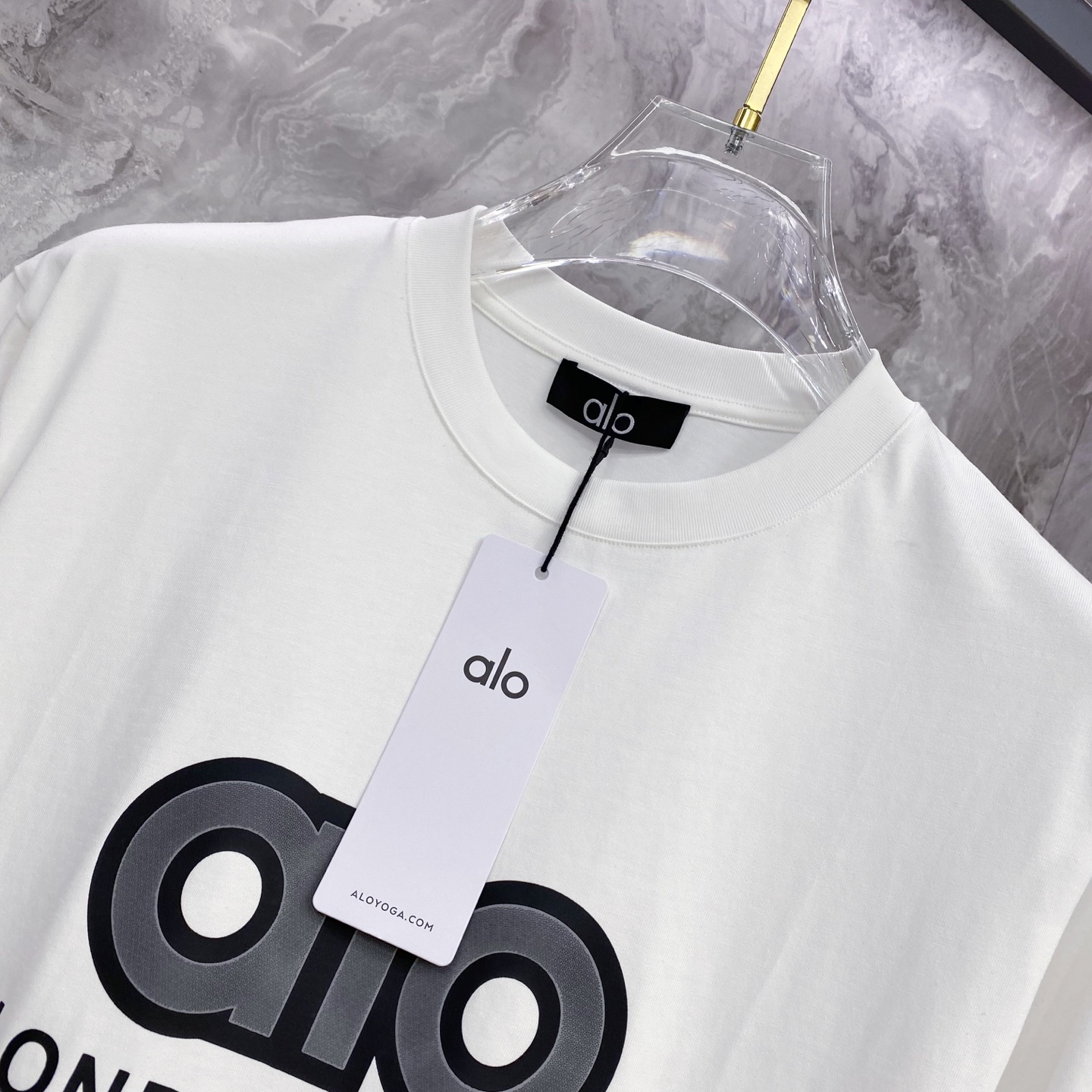 ALO 2026ss 春夏新款首发专柜最新款短袖圆领T恤 高端订制 设计前卫时尚！品牌logo重工艺设计