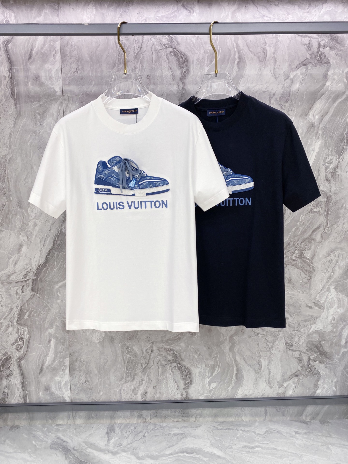 LV 2026ss 春夏新款首发专柜最新款短袖圆领T恤 高端订制 设计前卫时尚！品牌logo重工艺设计 