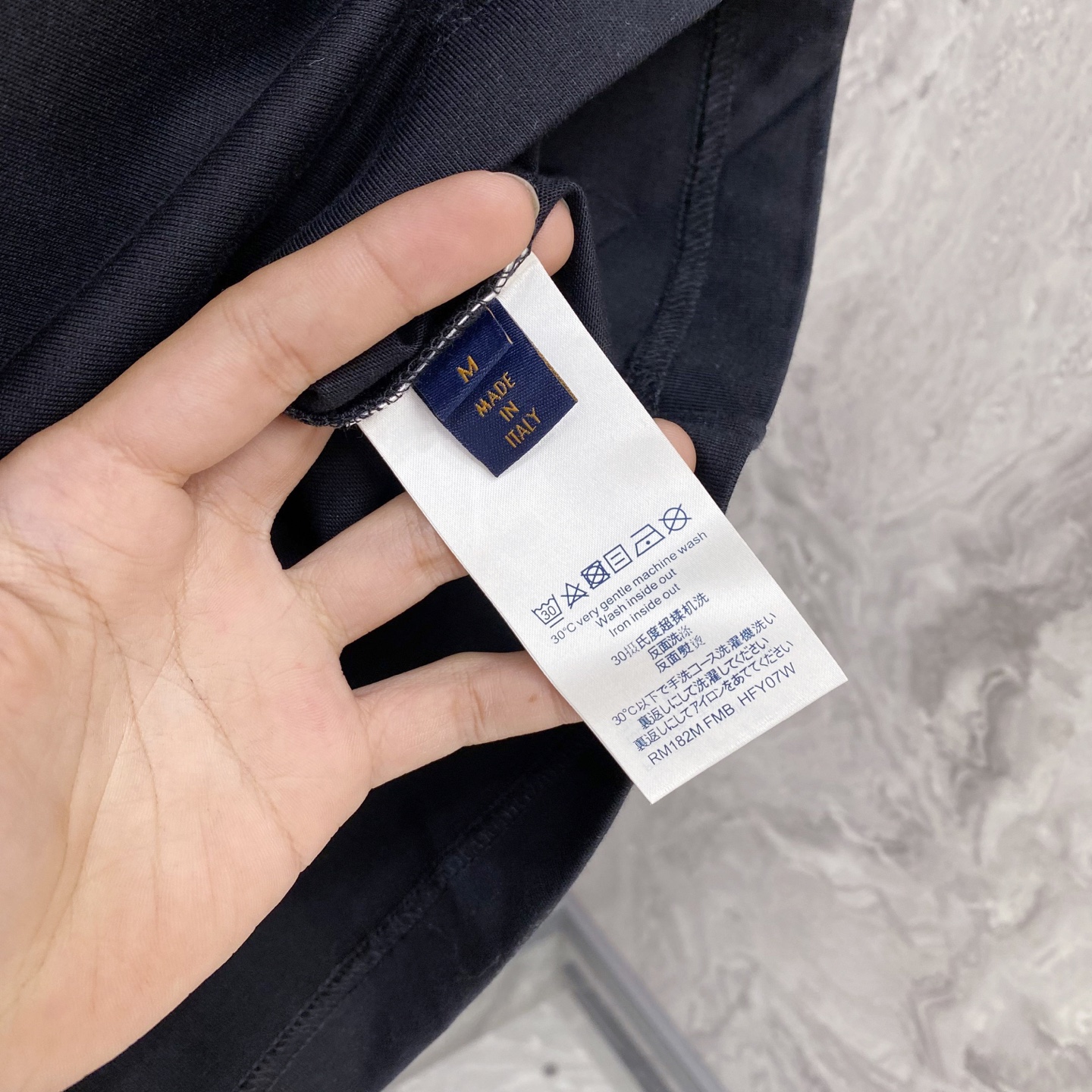 LV 2026ss 春夏新款首发专柜最新款短袖圆领T恤 高端订制 设计前卫时尚！品牌logo重工艺设计 