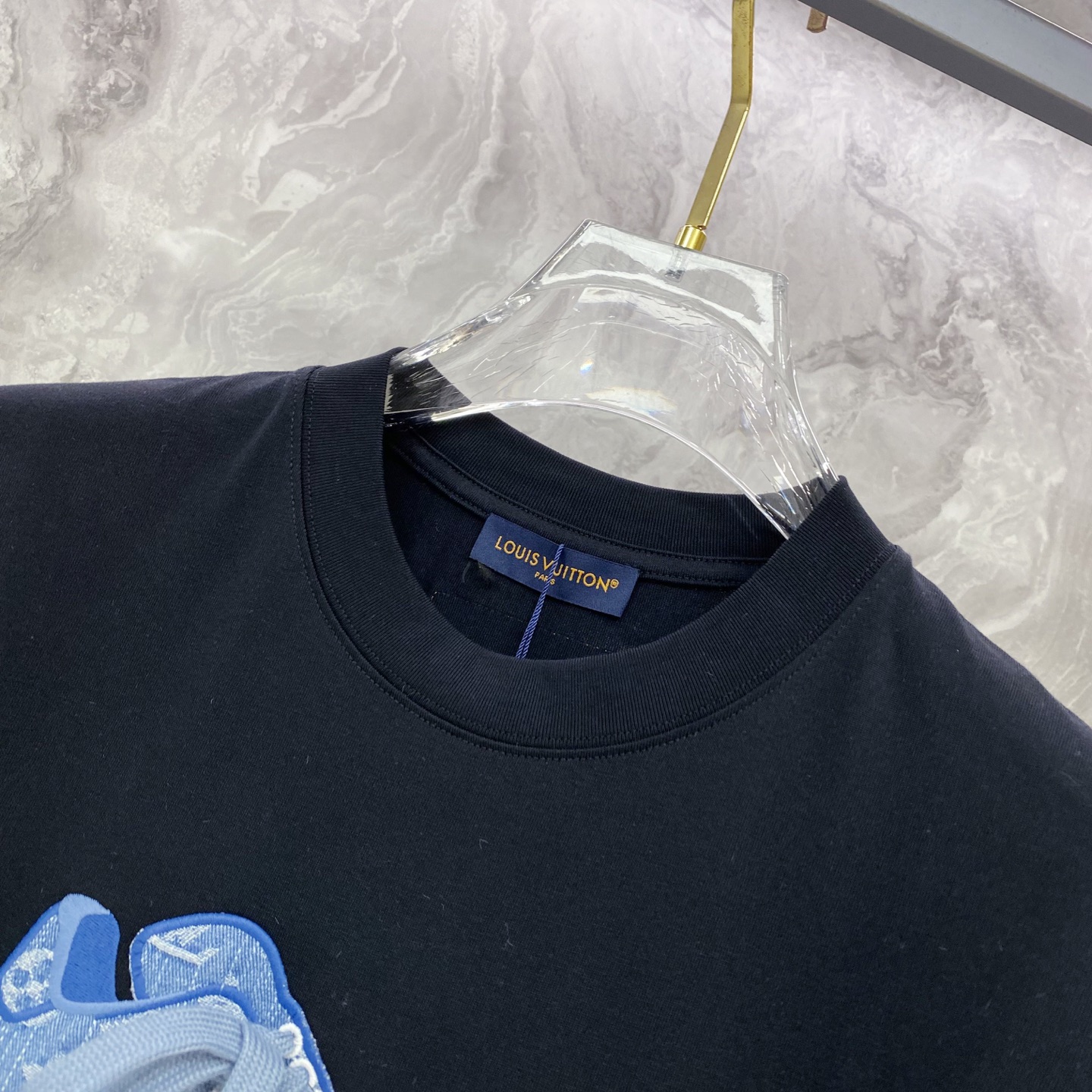 LV 2026ss 春夏新款首发专柜最新款短袖圆领T恤 高端订制 设计前卫时尚！品牌logo重工艺设计 