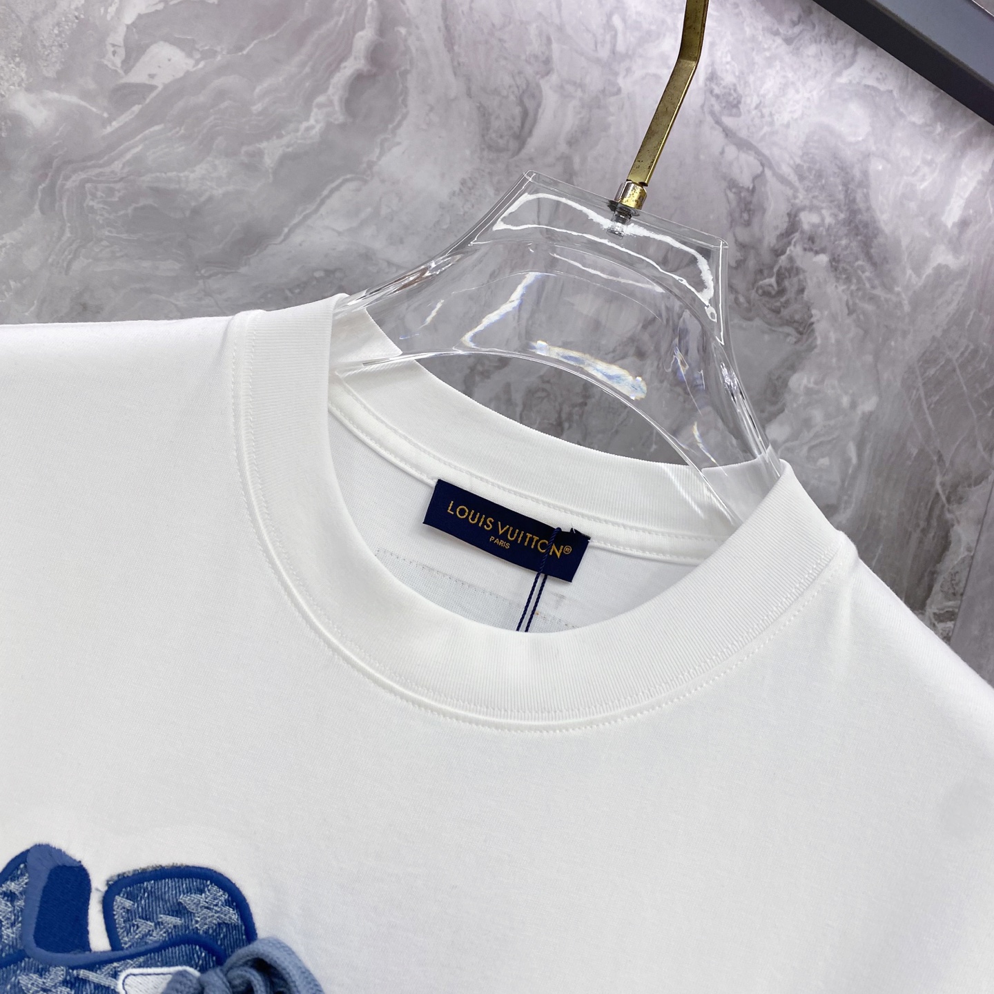 LV 2026ss 春夏新款首发专柜最新款短袖圆领T恤 高端订制 设计前卫时尚！品牌logo重工艺设计 