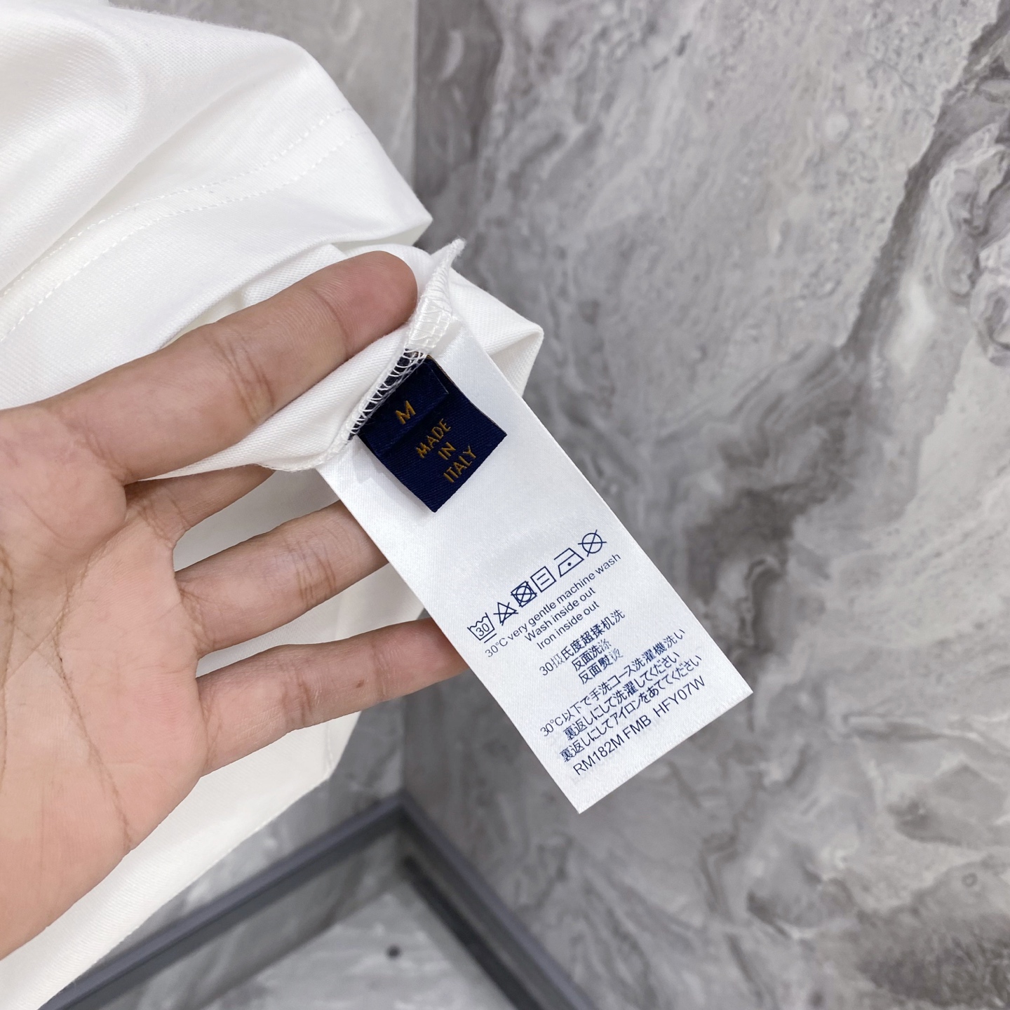 LV 2026ss 春夏新款首发专柜最新款短袖圆领T恤 高端订制 设计前卫时尚！品牌logo重工艺设计 