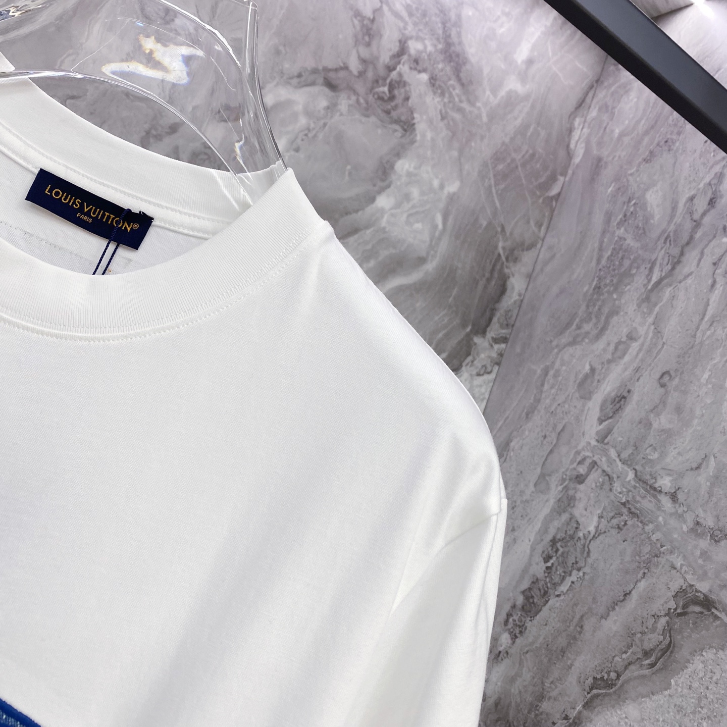 LV 2026ss 春夏新款首发专柜最新款短袖圆领T恤 高端订制 设计前卫时尚！品牌logo重工艺设计 