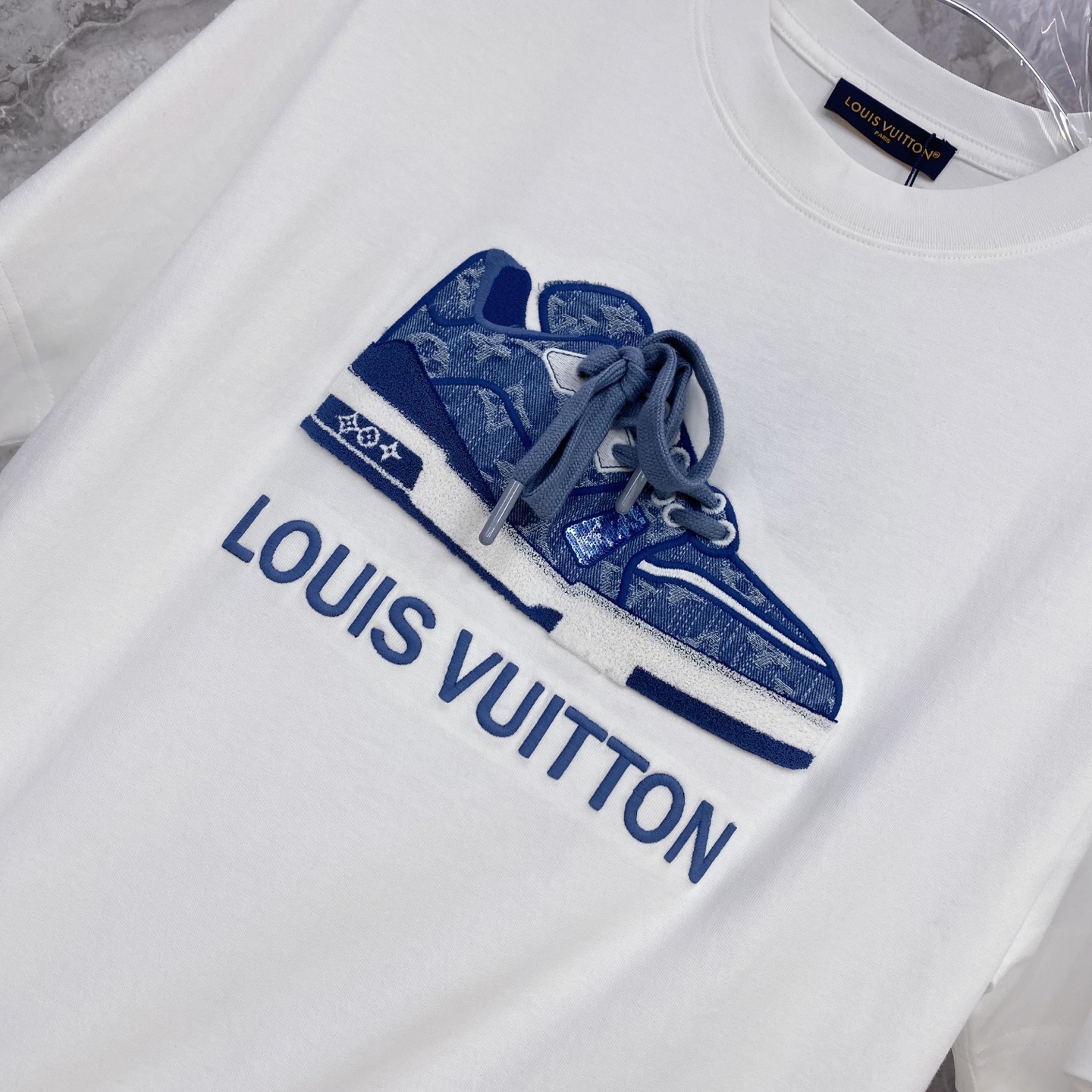 LV 2026ss 春夏新款首发专柜最新款短袖圆领T恤 高端订制 设计前卫时尚！品牌logo重工艺设计 