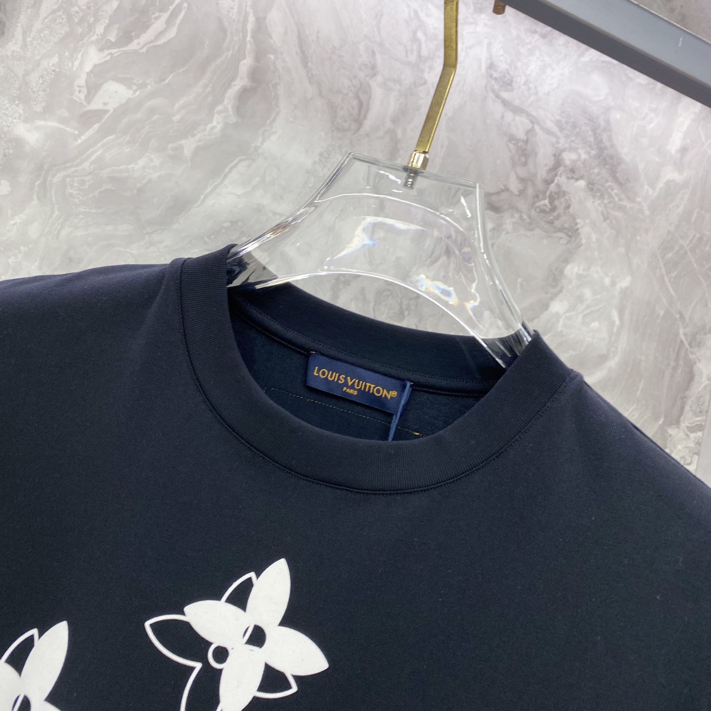 LV 2026ss 春夏新款首发专柜最新款短袖圆领T恤 高端订制 设计前卫时尚！品牌logo重工艺设计 