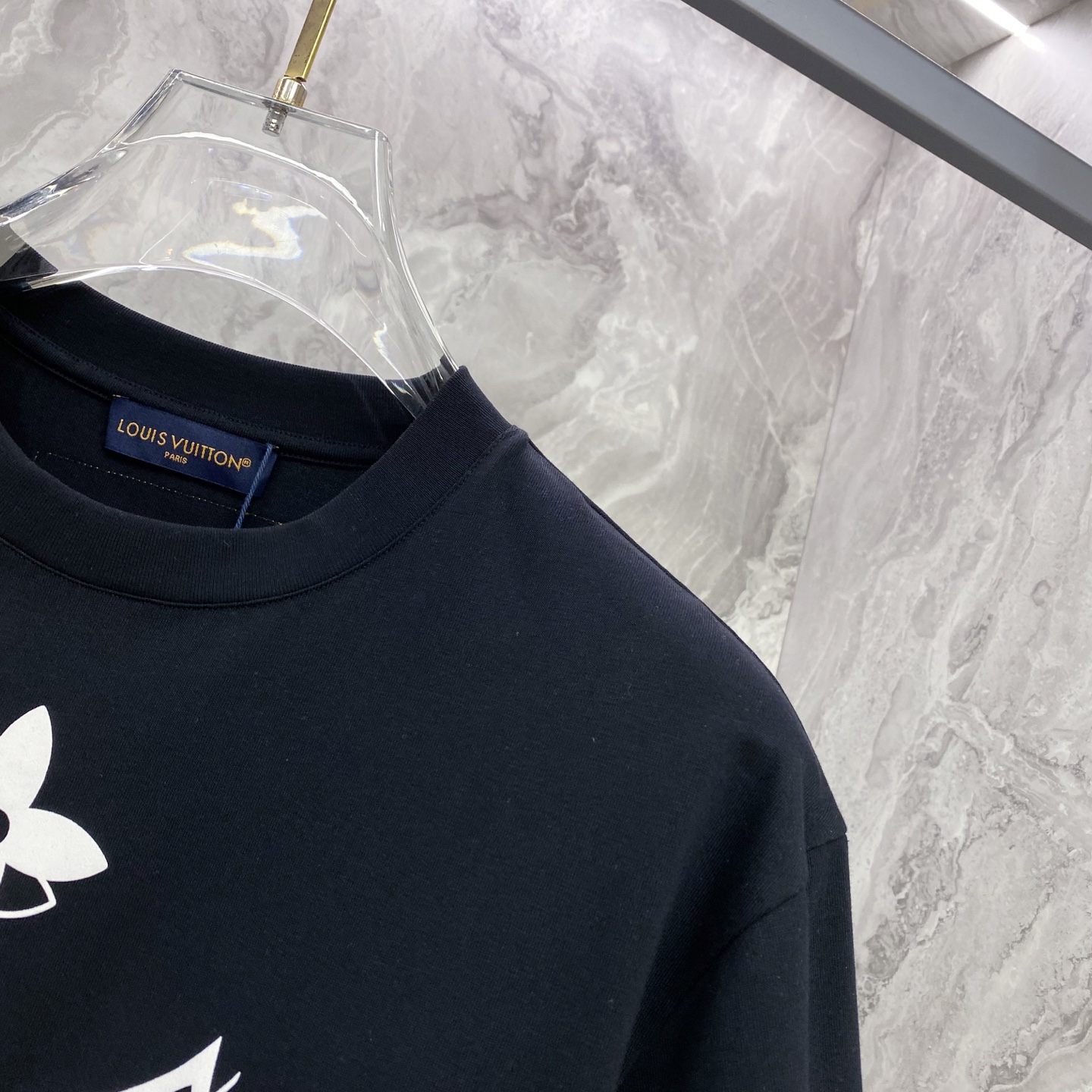 LV 2026ss 春夏新款首发专柜最新款短袖圆领T恤 高端订制 设计前卫时尚！品牌logo重工艺设计 