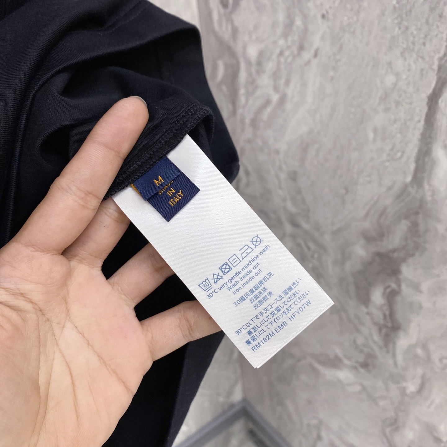 LV 2026ss 春夏新款首发专柜最新款短袖圆领T恤 高端订制 设计前卫时尚！品牌logo重工艺设计 