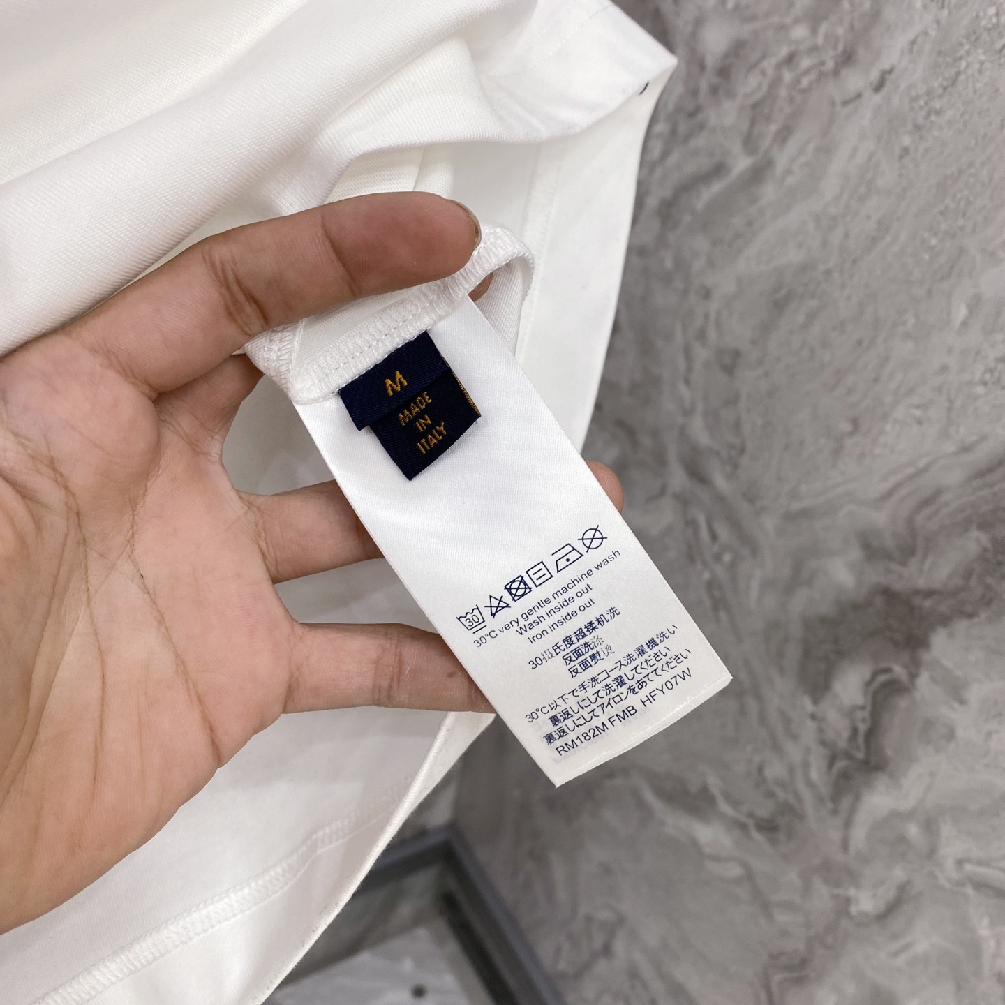 LV 2026ss 春夏新款首发专柜最新款短袖圆领T恤 高端订制 设计前卫时尚！品牌logo重工艺设计 