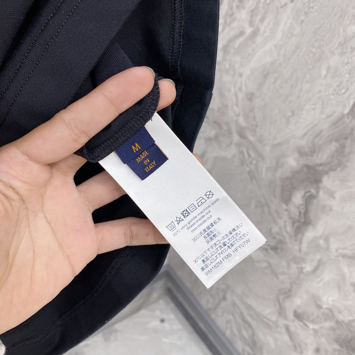 LV 2026ss 春夏新款首发专柜最新款短袖圆领T恤 高端订制 设计前卫时尚！品牌logo重工艺设计 