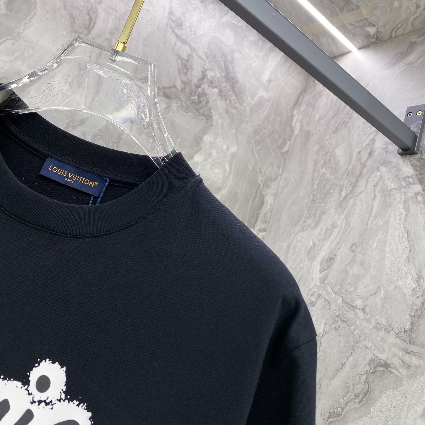 LV 2026ss 春夏新款首发专柜最新款短袖圆领T恤 高端订制 设计前卫时尚！品牌logo重工艺设计 