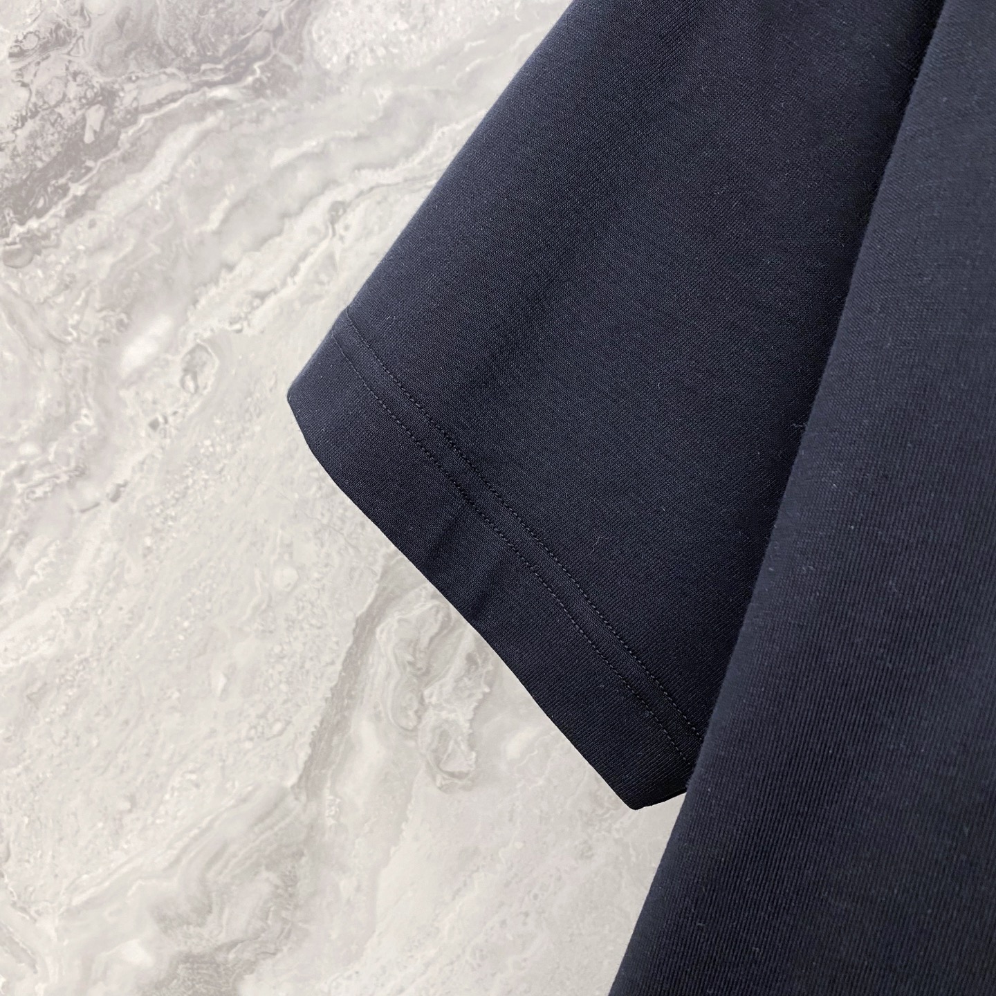 LV 2026ss 春夏新款首发专柜最新款短袖圆领T恤 高端订制 设计前卫时尚！品牌logo重工艺设计 