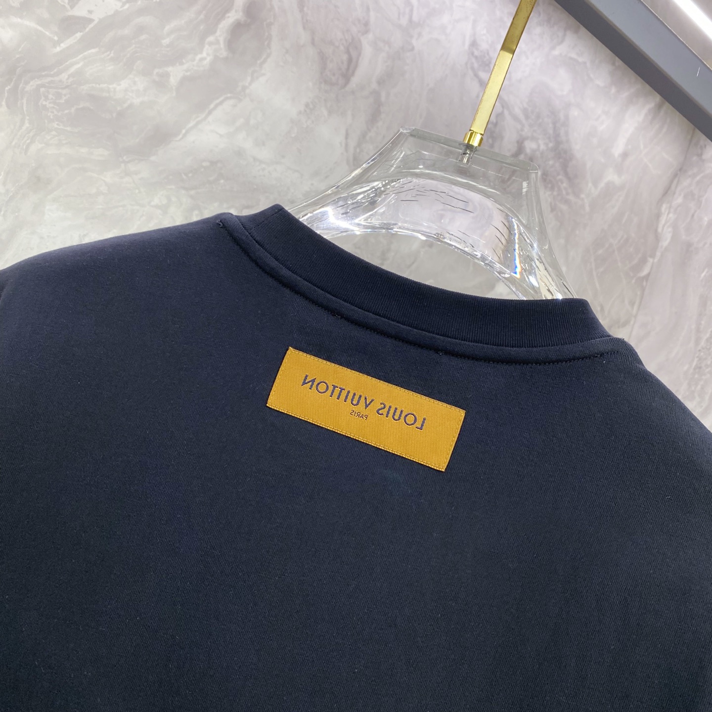 LV 2026ss 春夏新款首发专柜最新款短袖圆领T恤 高端订制 设计前卫时尚！品牌logo重工艺设计 