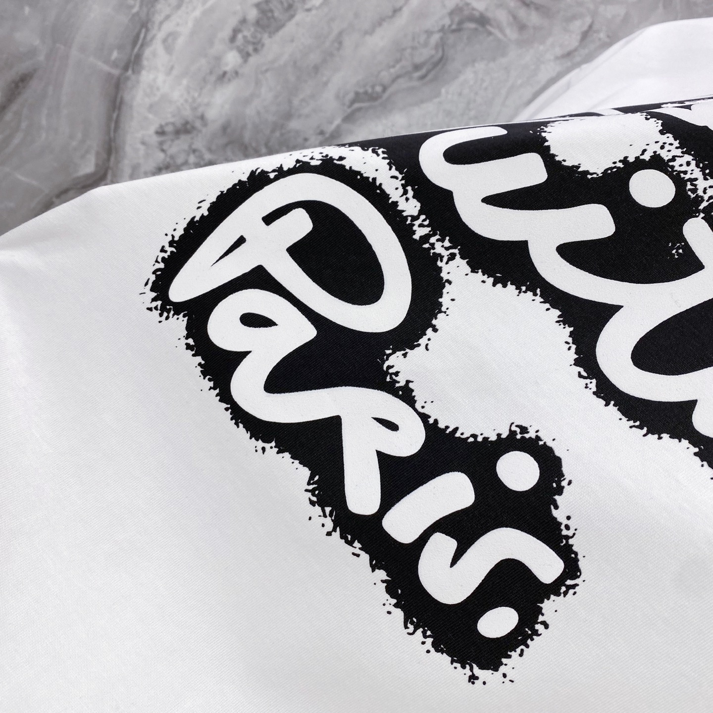 LV 2026ss 春夏新款首发专柜最新款短袖圆领T恤 高端订制 设计前卫时尚！品牌logo重工艺设计 