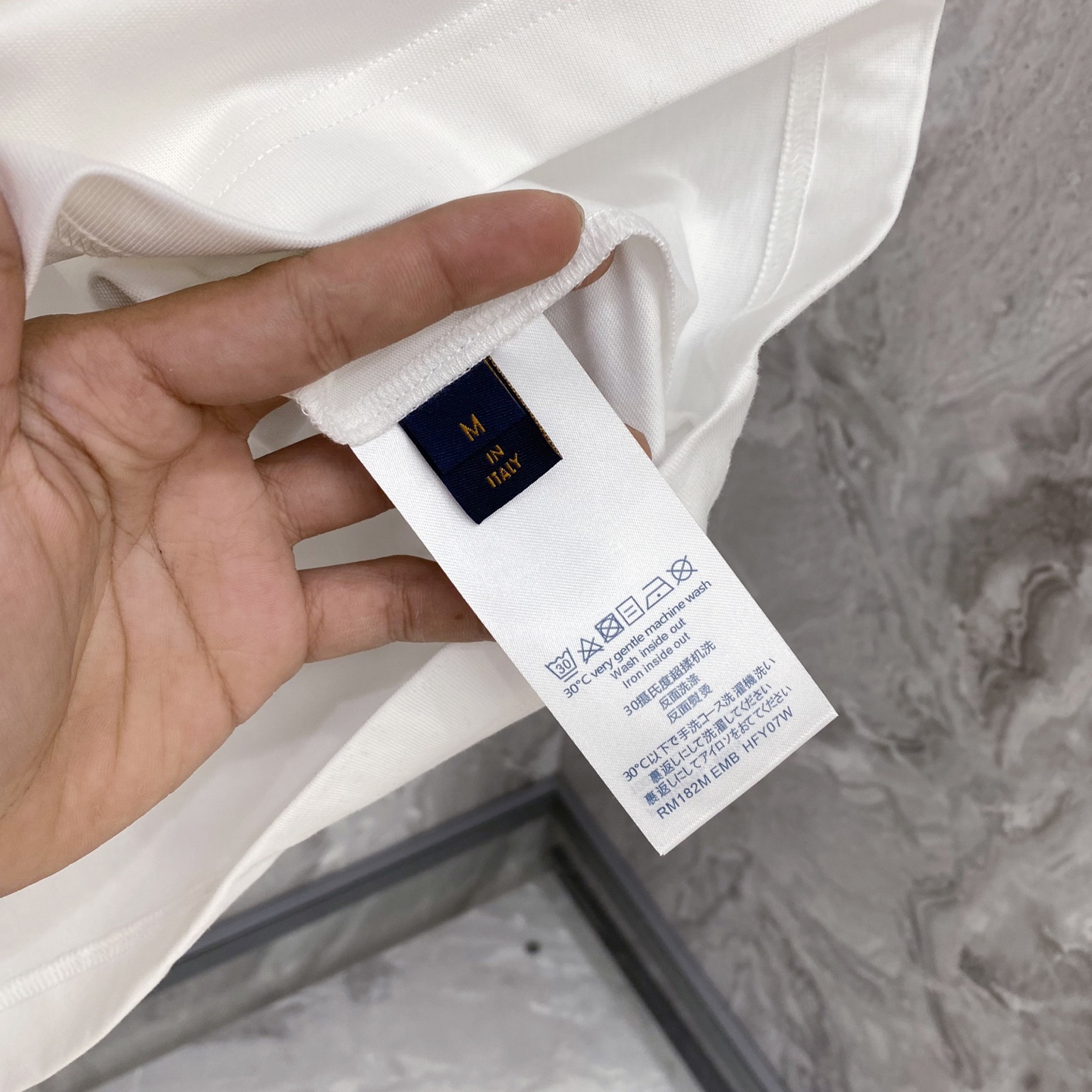 LV 2026ss 春夏新款首发专柜最新款短袖圆领T恤 高端订制 设计前卫时尚！品牌logo重工艺设计 