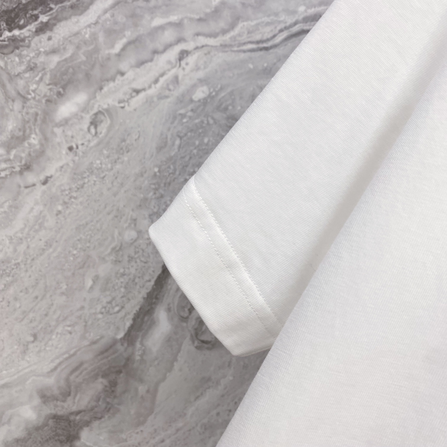 Burberry 巴宝莉 2026ss 春夏新款首发专柜最新款短袖圆领T恤 高端订制 设计前卫时尚！品牌