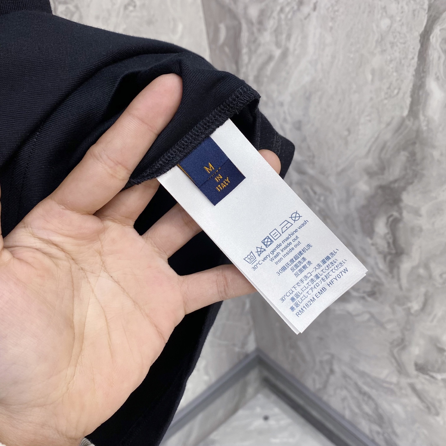 LV 2026ss 春夏新款首发专柜最新款短袖圆领T恤 高端订制 设计前卫时尚！品牌logo重工艺设计 