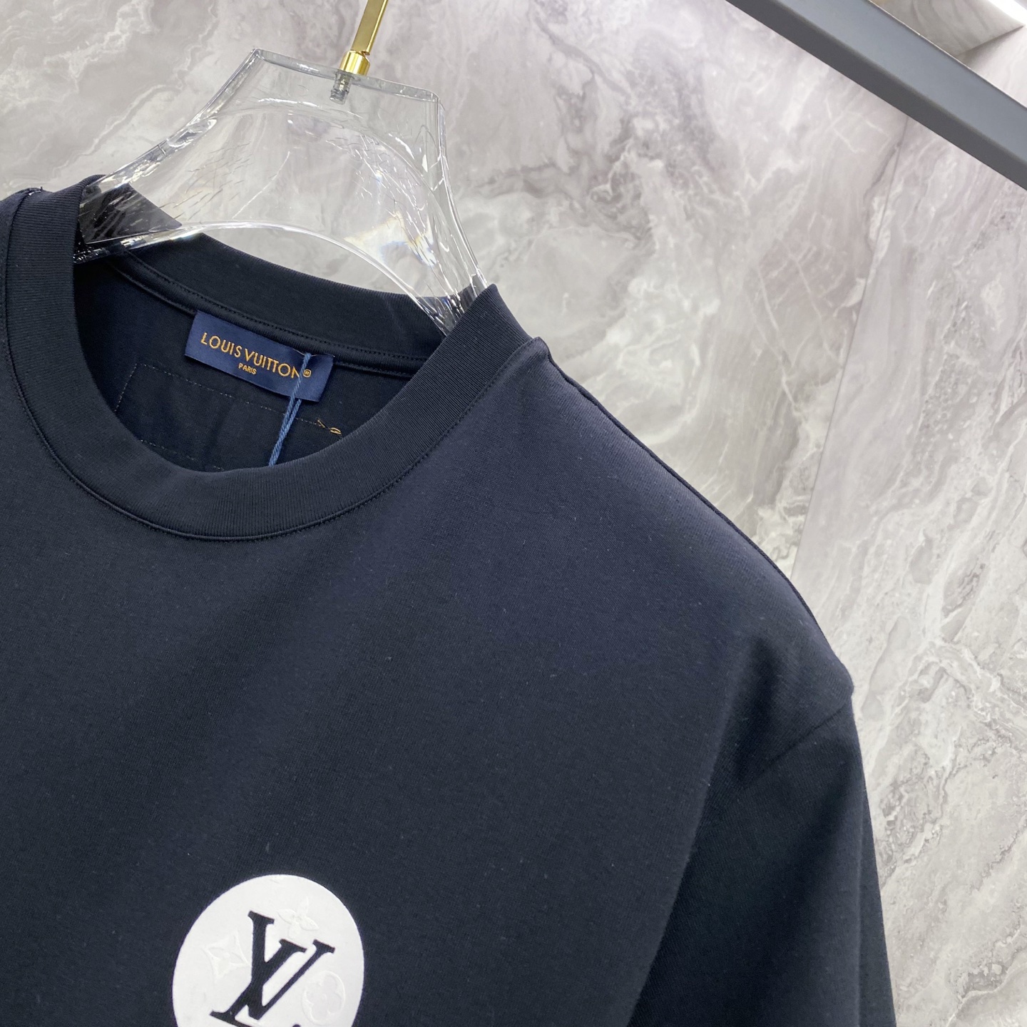 LV 2026ss 春夏新款首发专柜最新款短袖圆领T恤 高端订制 设计前卫时尚！品牌logo重工艺设计 