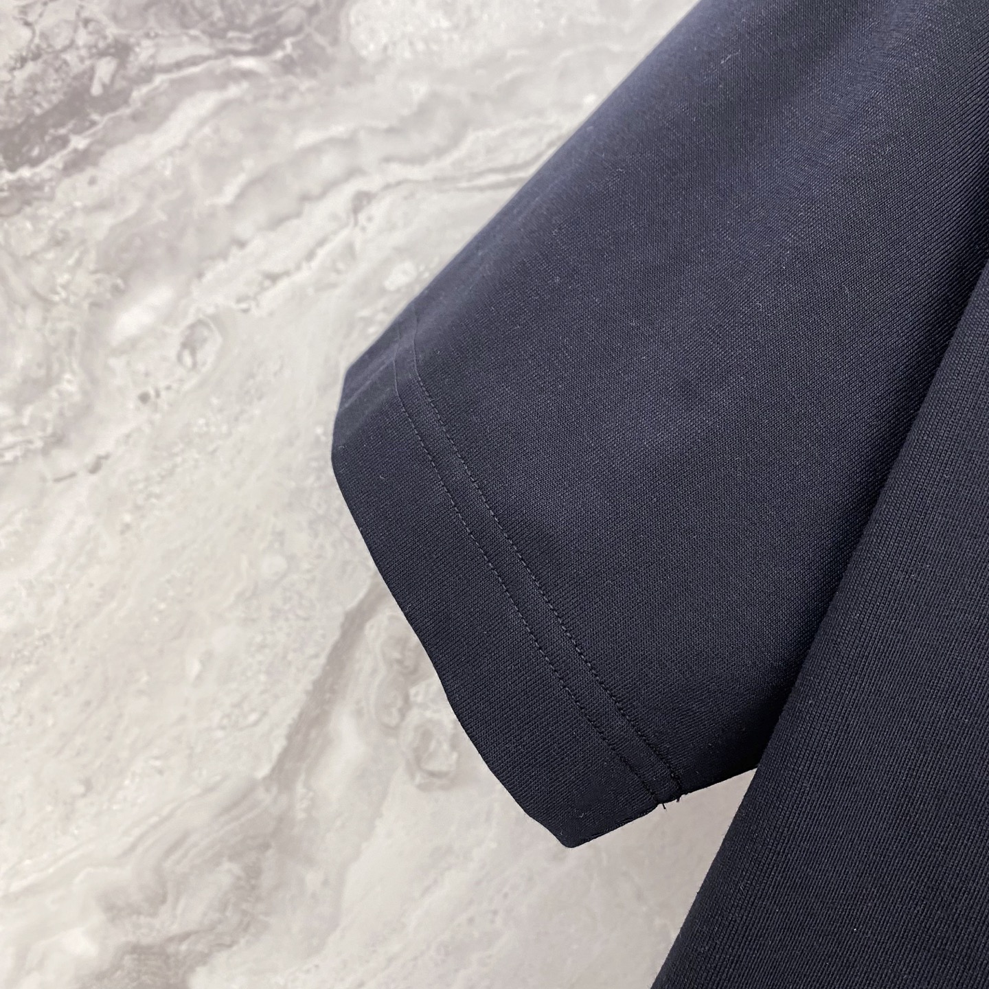 LV 2026ss 春夏新款首发专柜最新款短袖圆领T恤 高端订制 设计前卫时尚！品牌logo重工艺设计 