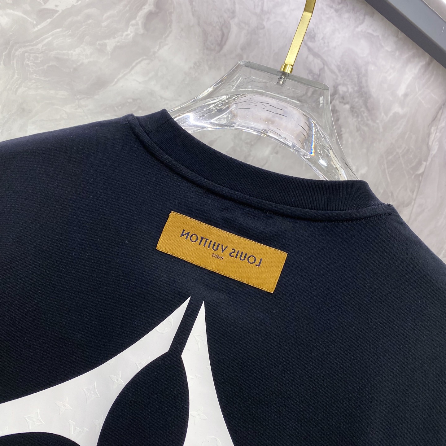 LV 2026ss 春夏新款首发专柜最新款短袖圆领T恤 高端订制 设计前卫时尚！品牌logo重工艺设计 