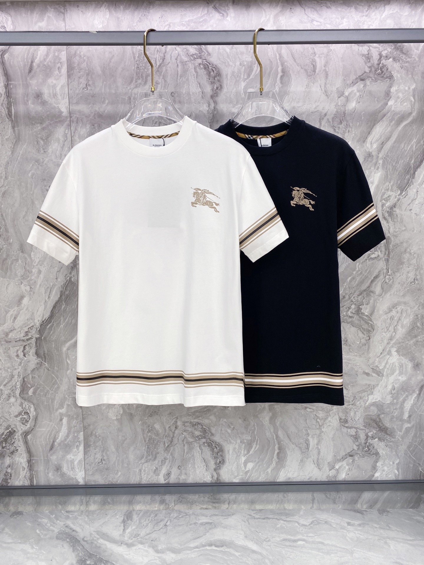 Burberry 巴宝莉 2026ss 春夏新款首发专柜最新款短袖圆领T恤 高端订制 设计前卫时尚！品牌