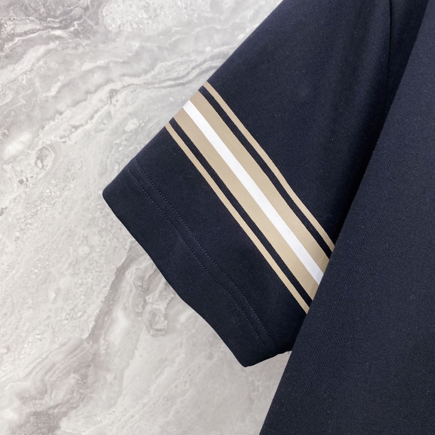 Burberry 巴宝莉 2026ss 春夏新款首发专柜最新款短袖圆领T恤 高端订制 设计前卫时尚！品牌