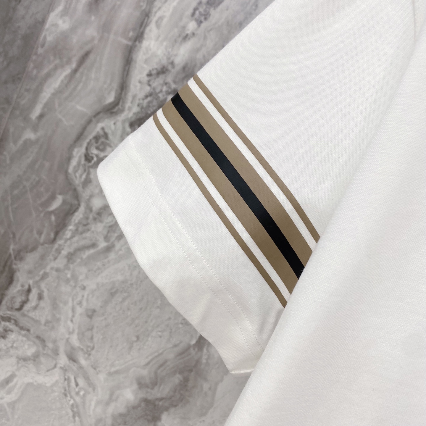 Burberry 巴宝莉 2026ss 春夏新款首发专柜最新款短袖圆领T恤 高端订制 设计前卫时尚！品牌