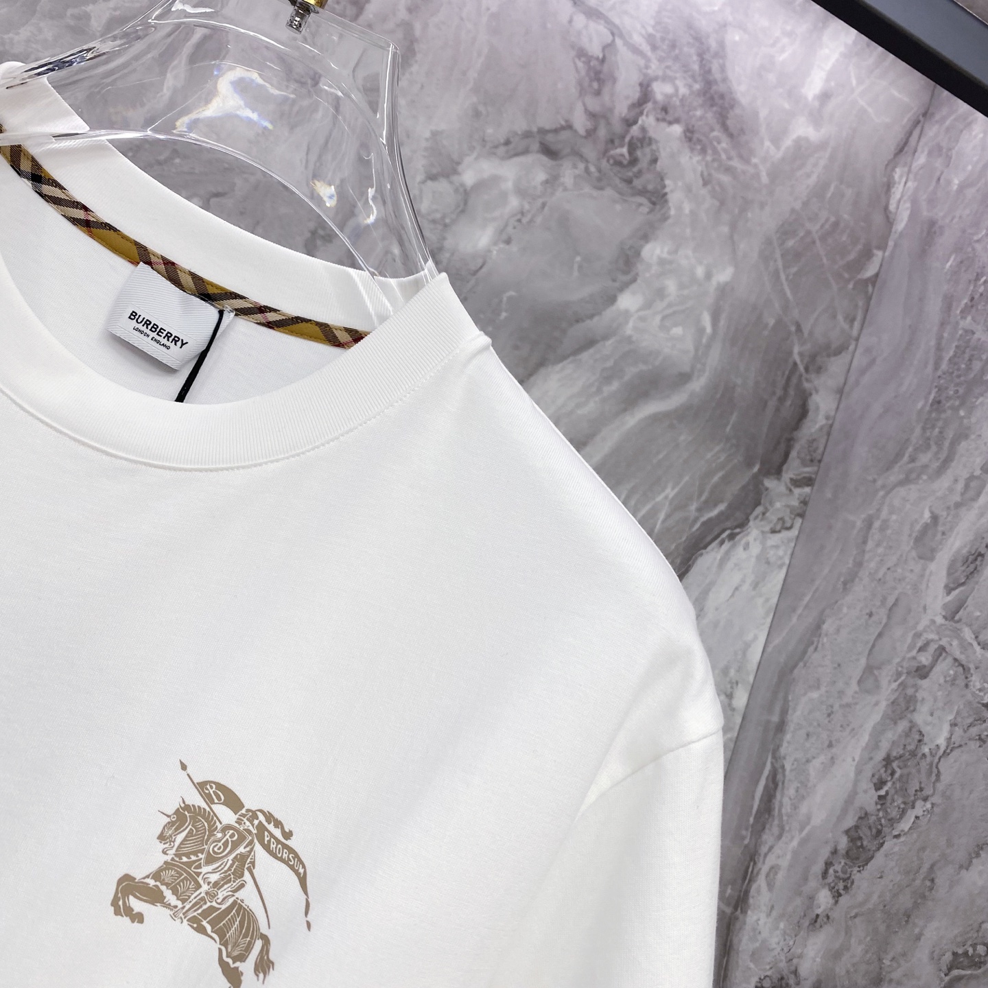 Burberry 巴宝莉 2026ss 春夏新款首发专柜最新款短袖圆领T恤 高端订制 设计前卫时尚！品牌