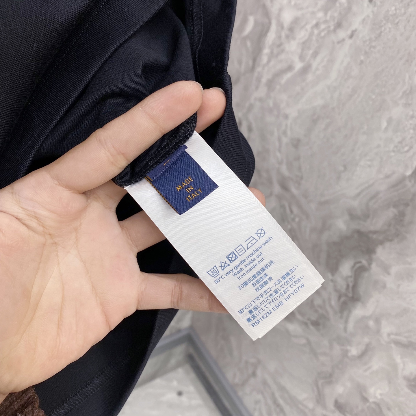 LV 2026ss 春夏新款首发专柜最新款短袖圆领T恤 高端订制 设计前卫时尚！品牌logo重工艺设计 