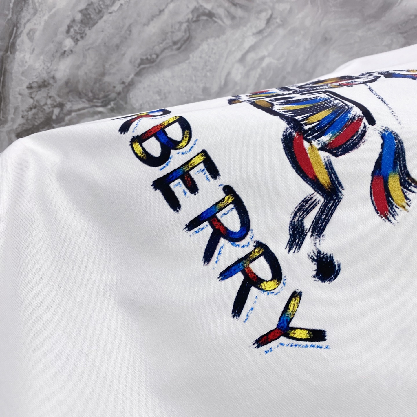 Burberry 巴宝莉 2026ss 春夏新款首发专柜最新款短袖圆领T恤 高端订制 设计前卫时尚！品牌