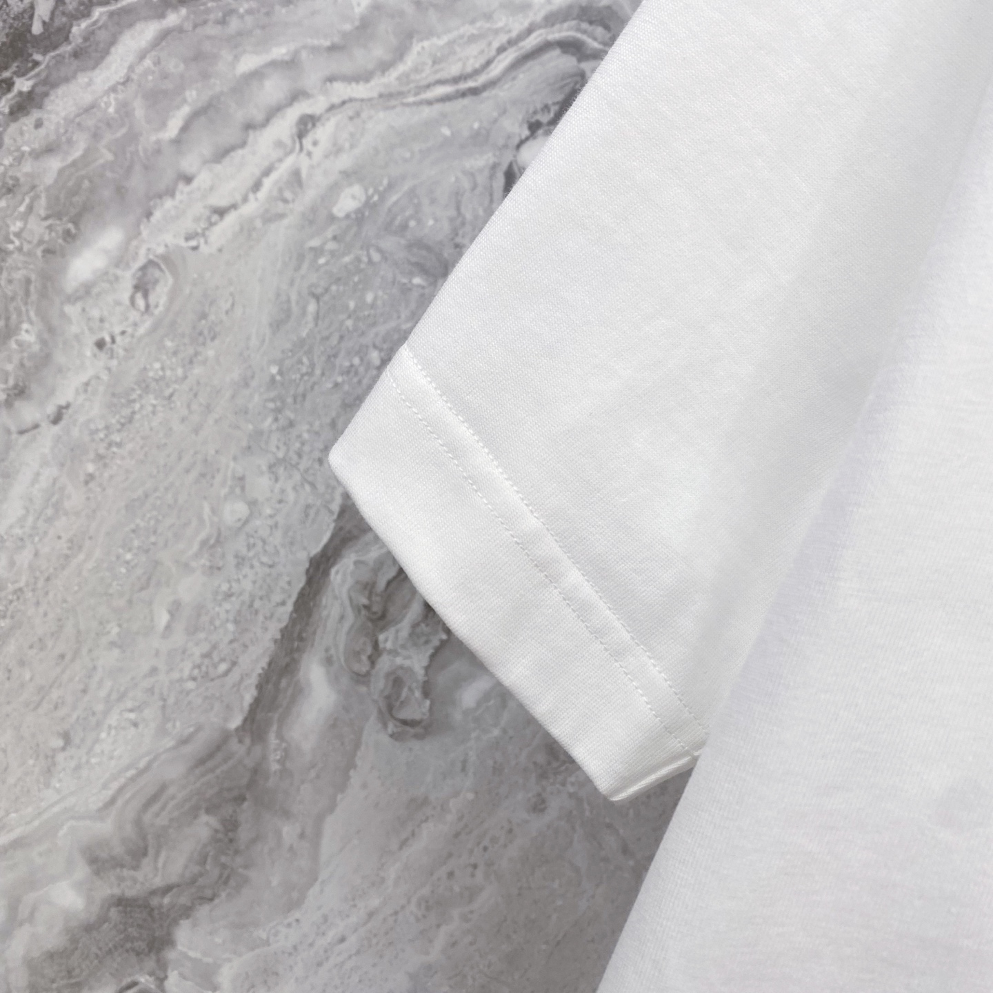 Burberry 巴宝莉 2026ss 春夏新款首发专柜最新款短袖圆领T恤 高端订制 设计前卫时尚！品牌