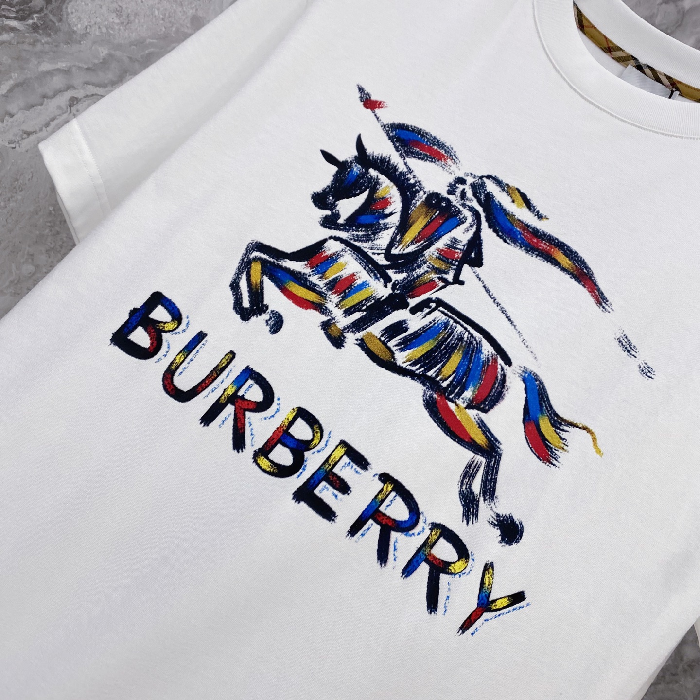 Burberry 巴宝莉 2026ss 春夏新款首发专柜最新款短袖圆领T恤 高端订制 设计前卫时尚！品牌