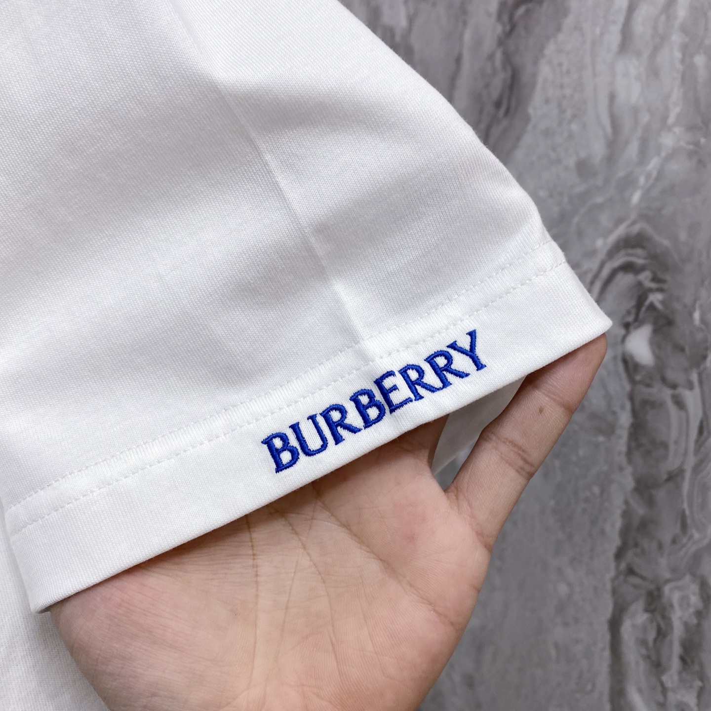 Burberry 巴宝莉 2026ss 春夏新款首发专柜最新款短袖圆领T恤 高端订制 设计前卫时尚！品牌