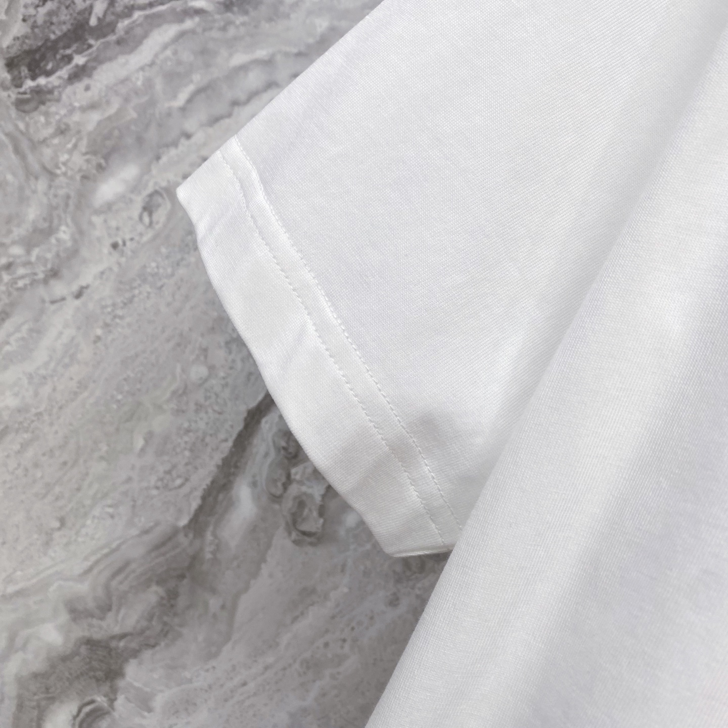 Burberry 巴宝莉 2026ss 春夏新款首发专柜最新款短袖圆领T恤 高端订制 设计前卫时尚！品牌