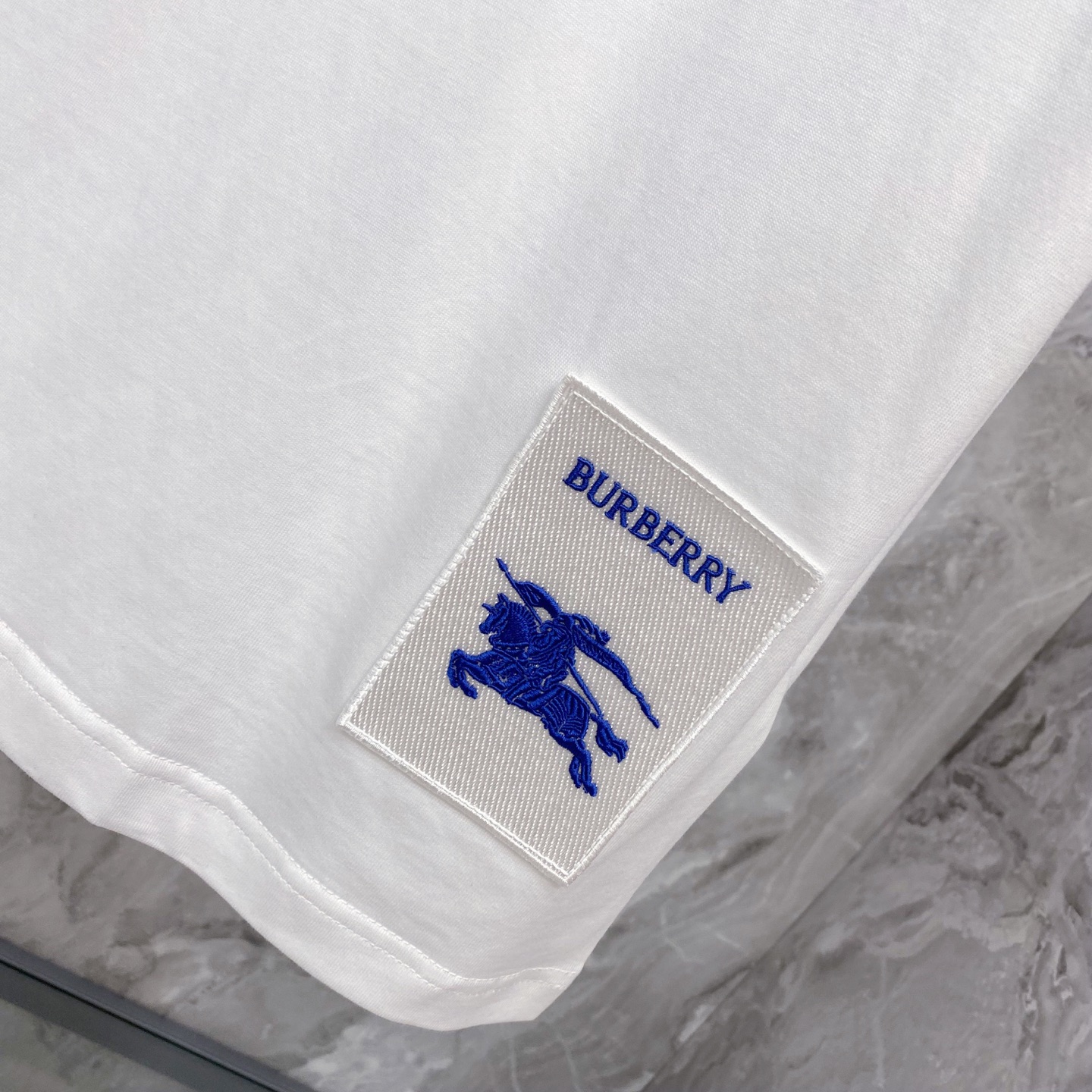 Burberry 巴宝莉 2026ss 春夏新款首发专柜最新款短袖圆领T恤 高端订制 设计前卫时尚！品牌