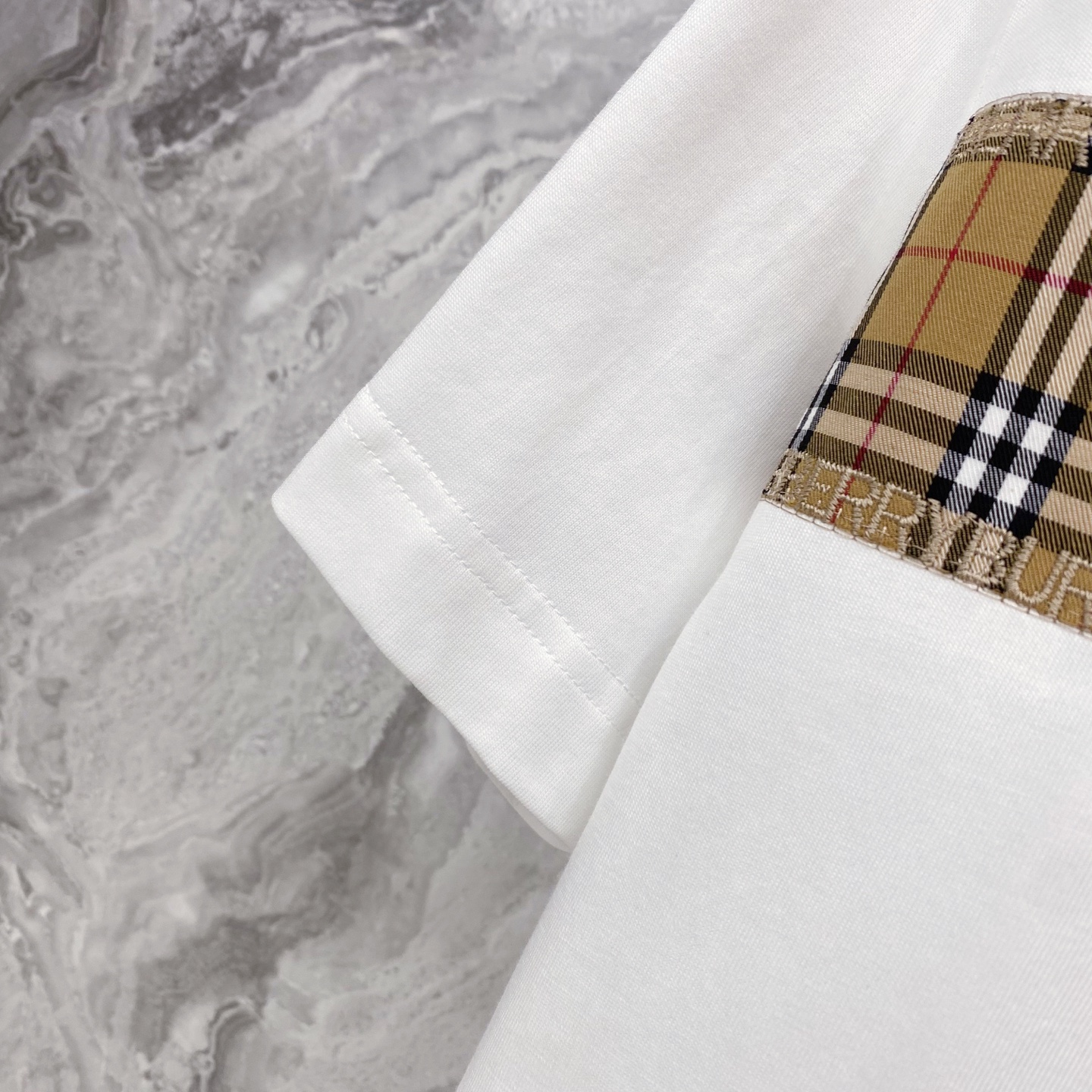 Burberry 巴宝莉 2026ss 春夏新款首发专柜最新款短袖圆领T恤 高端订制 设计前卫时尚！品牌