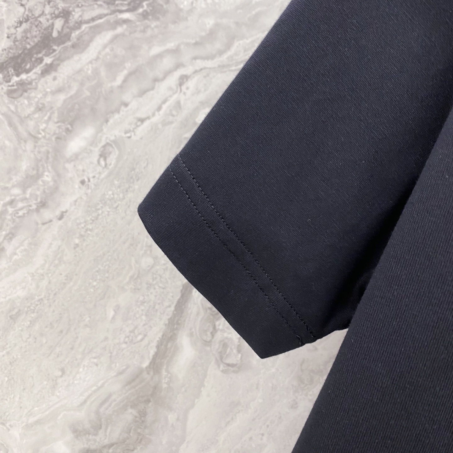 LV 2026ss 春夏新款首发专柜最新款短袖圆领T恤 高端订制 设计前卫时尚！品牌logo重工艺设计 