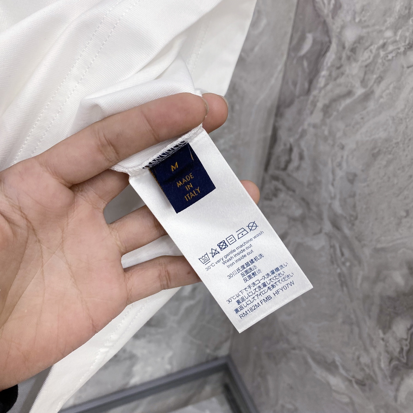 LV 2026ss 春夏新款首发专柜最新款短袖圆领T恤 高端订制 设计前卫时尚！品牌logo重工艺设计 