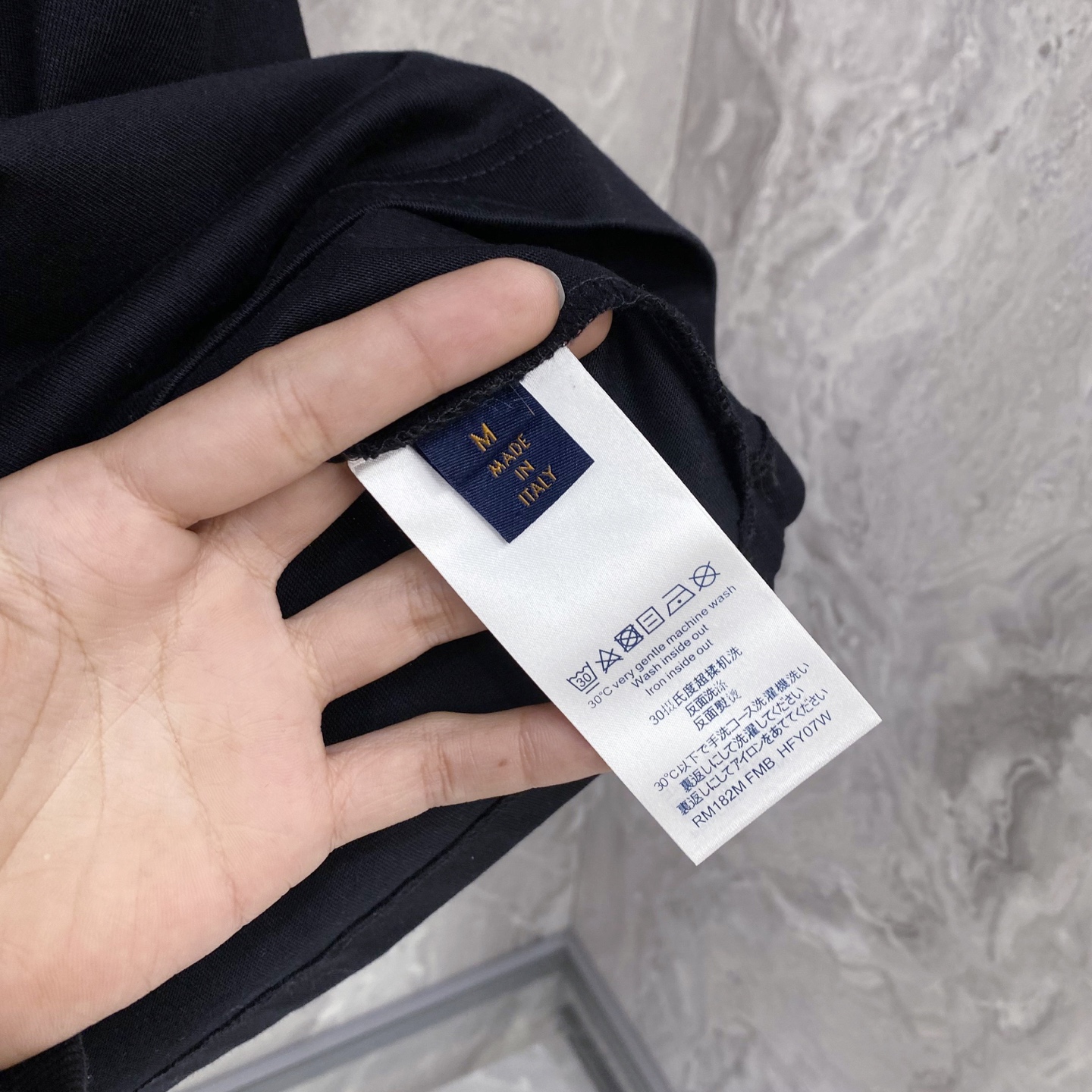 LV 2026ss 春夏新款首发专柜最新款短袖圆领T恤 高端订制 设计前卫时尚！品牌logo重工艺设计 