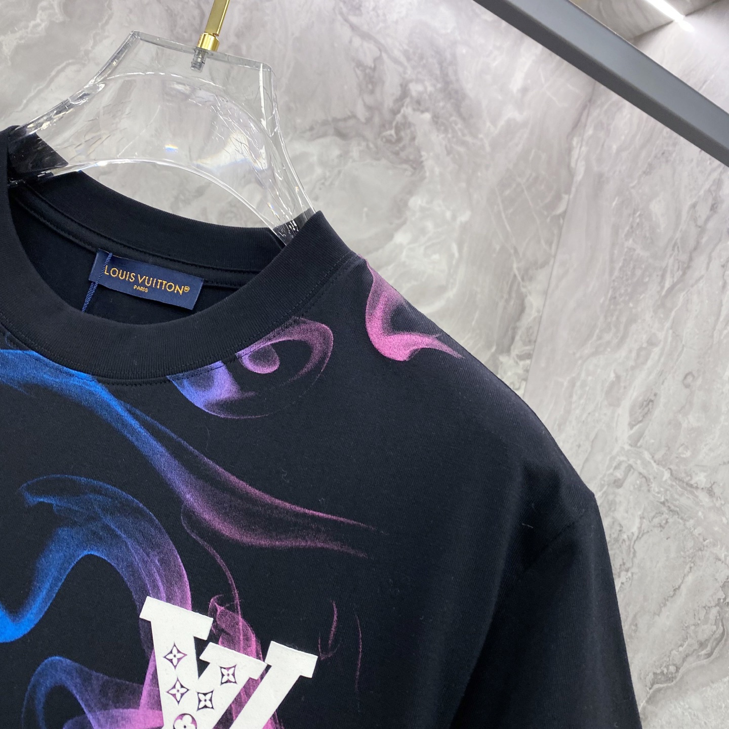 LV 2026ss 春夏新款首发专柜最新款短袖圆领T恤 高端订制 设计前卫时尚！品牌logo重工艺设计 