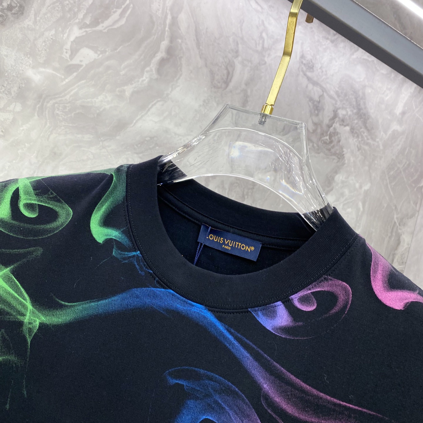 LV 2026ss 春夏新款首发专柜最新款短袖圆领T恤 高端订制 设计前卫时尚！品牌logo重工艺设计 