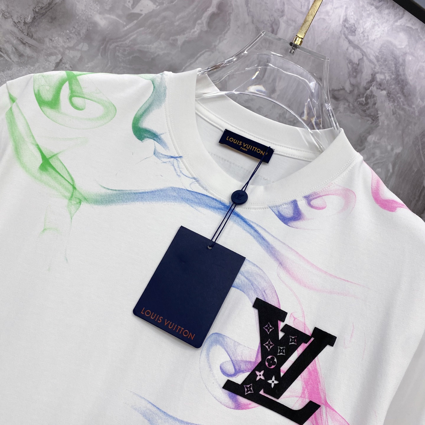 LV 2026ss 春夏新款首发专柜最新款短袖圆领T恤 高端订制 设计前卫时尚！品牌logo重工艺设计 
