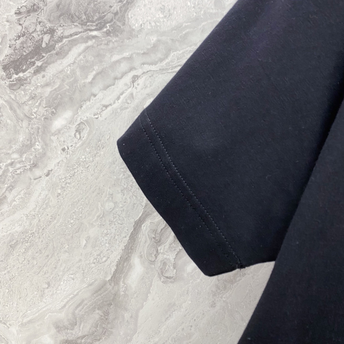 LV 2026ss 春夏新款首发专柜最新款短袖圆领T恤 高端订制 设计前卫时尚！品牌logo重工艺设计 