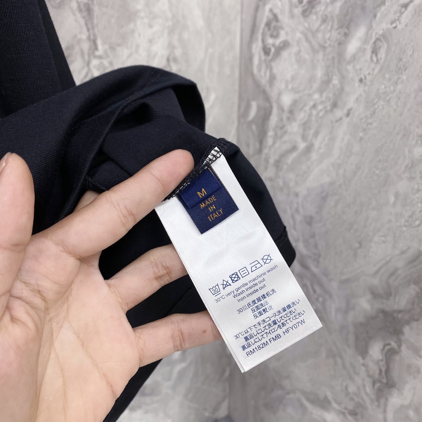 LV 2026ss 春夏新款首发专柜最新款短袖圆领T恤 高端订制 设计前卫时尚！品牌logo重工艺设计 