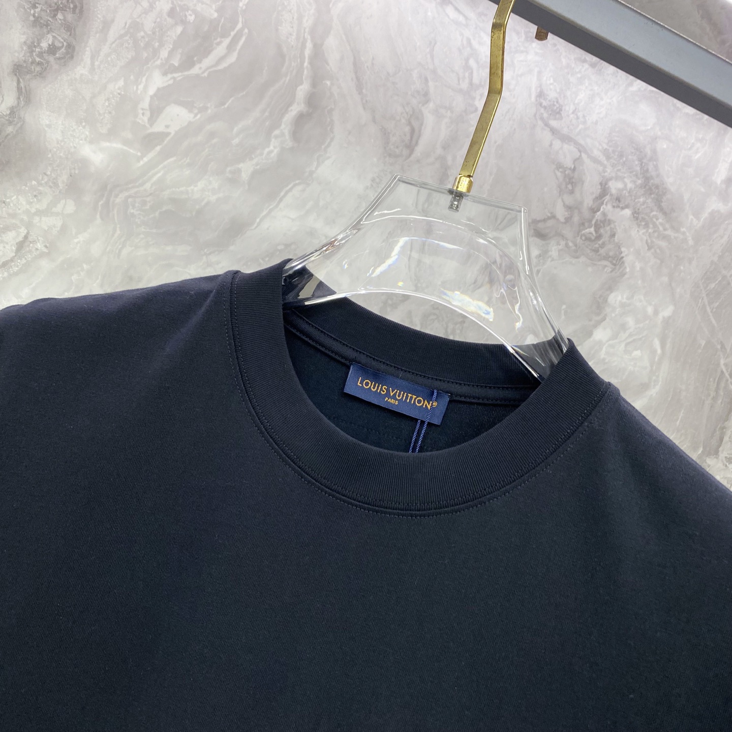 LV 2026ss 春夏新款首发专柜最新款短袖圆领T恤 高端订制 设计前卫时尚！品牌logo重工艺设计 