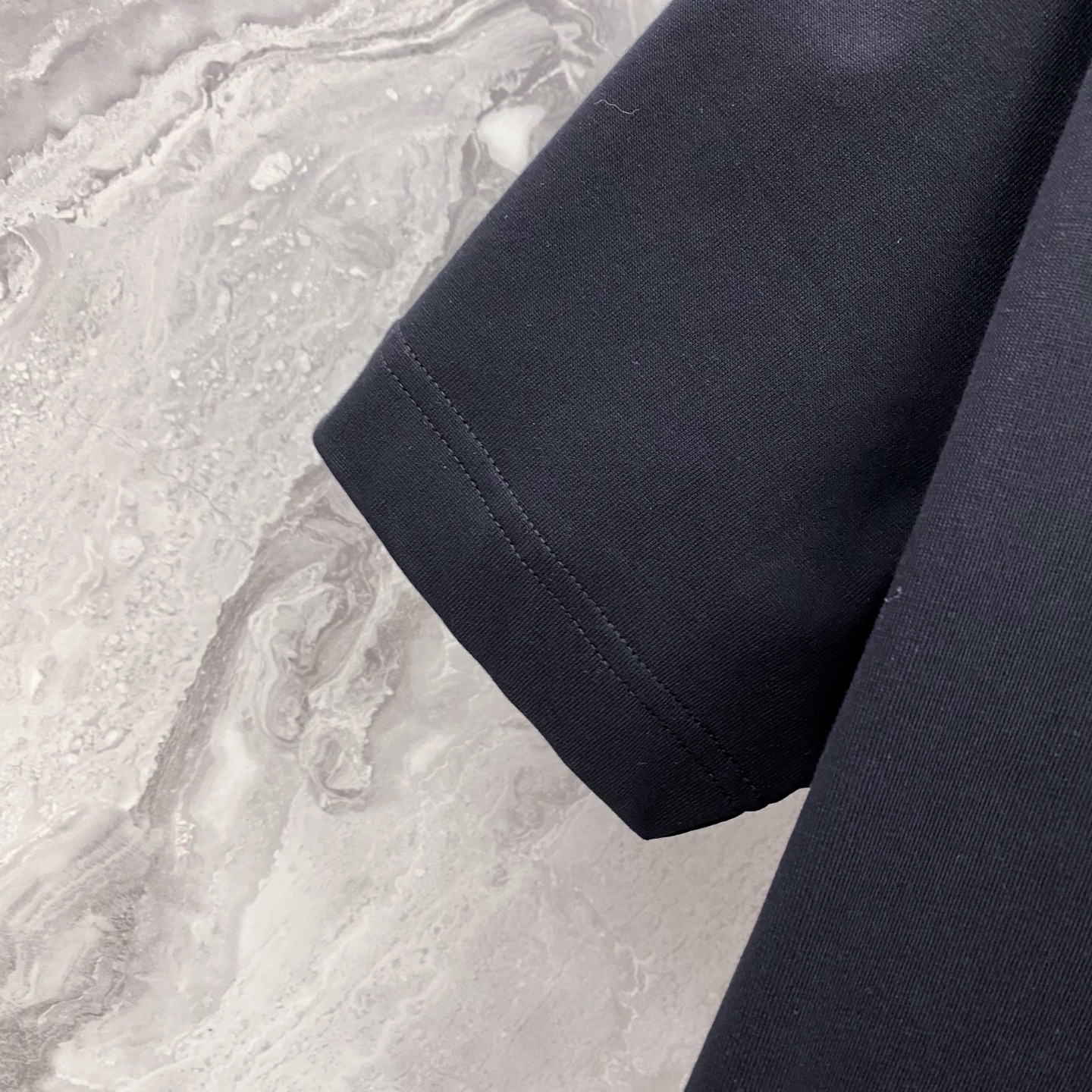 LV 2026ss 春夏新款首发专柜最新款短袖圆领T恤 高端订制 设计前卫时尚！品牌logo重工艺设计 