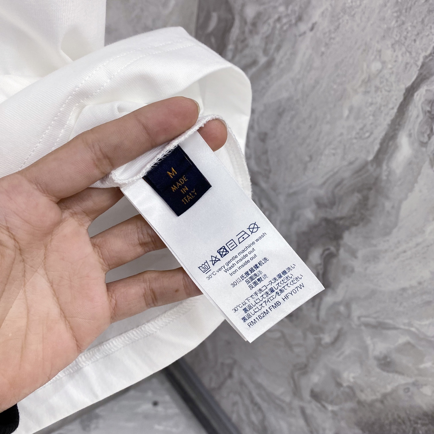 LV 2026ss 春夏新款首发专柜最新款短袖圆领T恤 高端订制 设计前卫时尚！品牌logo重工艺设计 