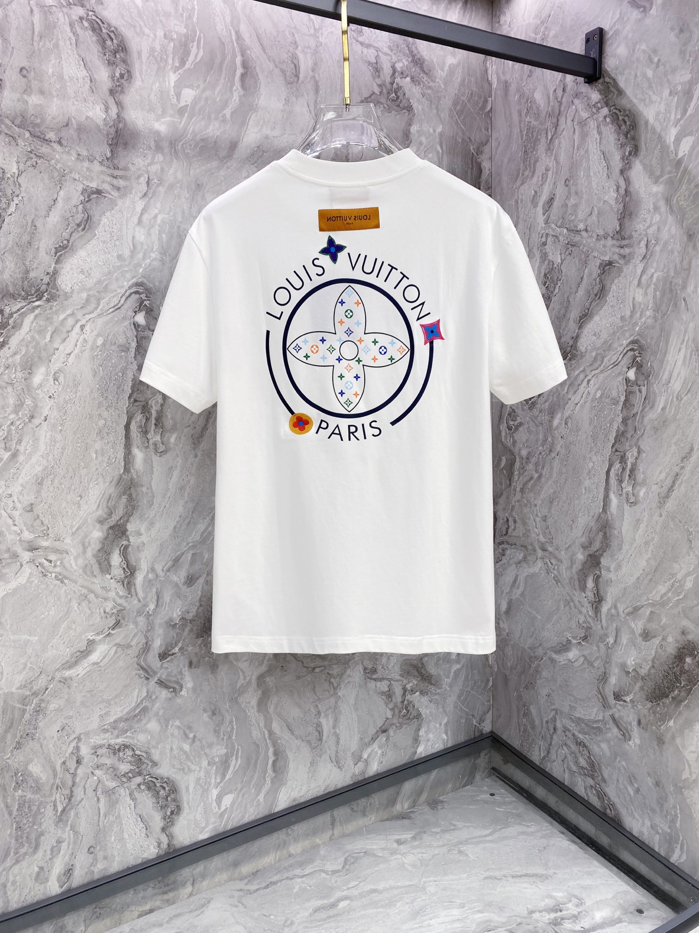 LV 2026ss 春夏新款首发专柜最新款短袖圆领T恤 高端订制 设计前卫时尚！品牌logo重工艺设计 