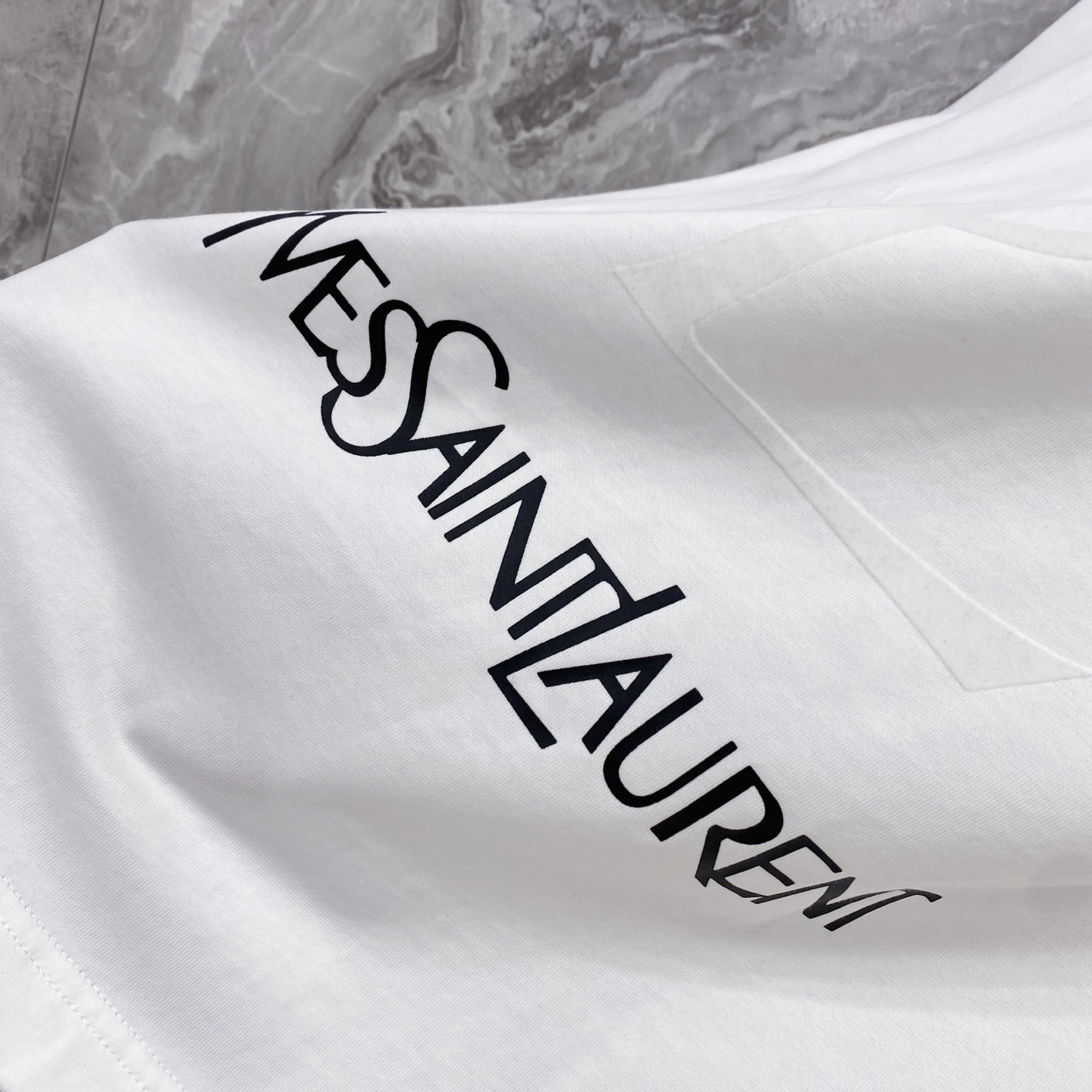 YSL 圣罗兰 2026ss 春夏新款首发专柜最新款短袖圆领T恤 高端订制 设计前卫时尚！品牌logo重