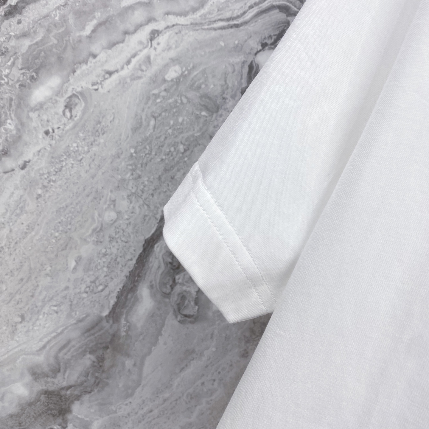 YSL 圣罗兰 2026ss 春夏新款首发专柜最新款短袖圆领T恤 高端订制 设计前卫时尚！品牌logo重