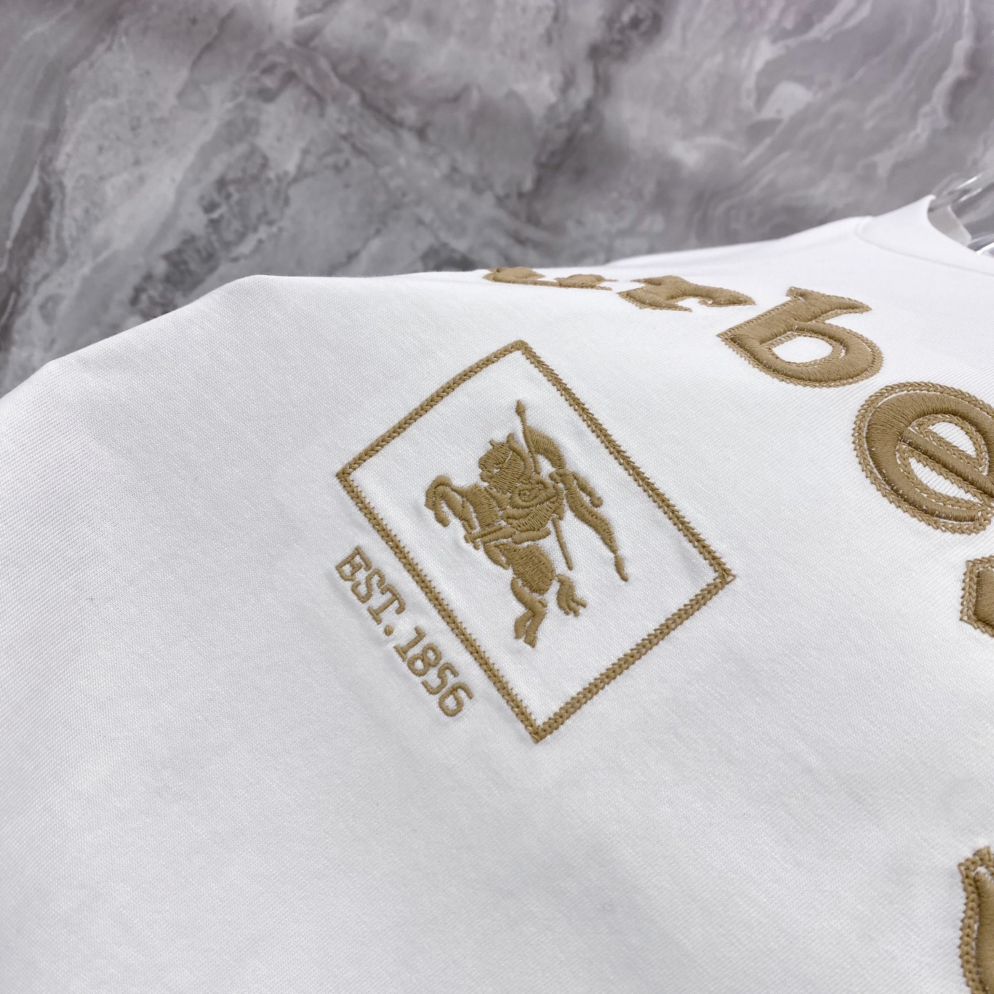 Burberry 巴宝莉 2026ss 春夏新款首发专柜最新款短袖圆领T恤 高端订制 设计前卫时尚！品牌